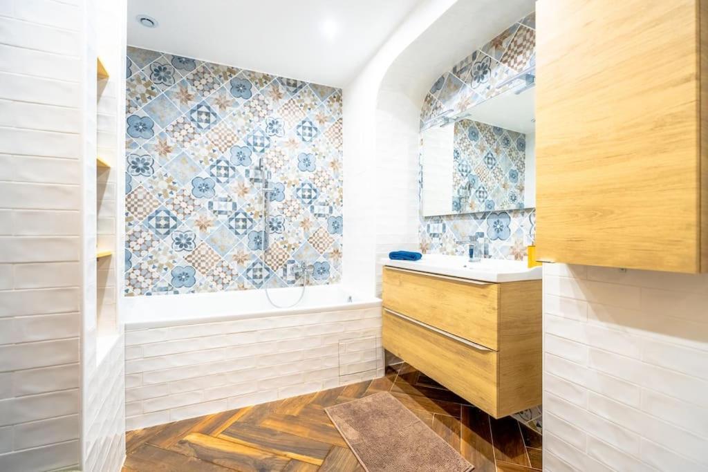 Superbe Appartement Neuf, Climatise Centre Village Le Plan-de-la-Tour Exteriör bild